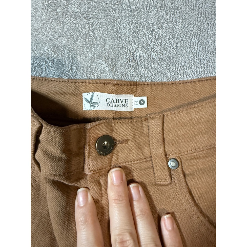 NEW Carve Designs Size 6 CARSON JEAN
Mid Rise Relaxed Slim Boyfriend Brown - Picture 2 of 8